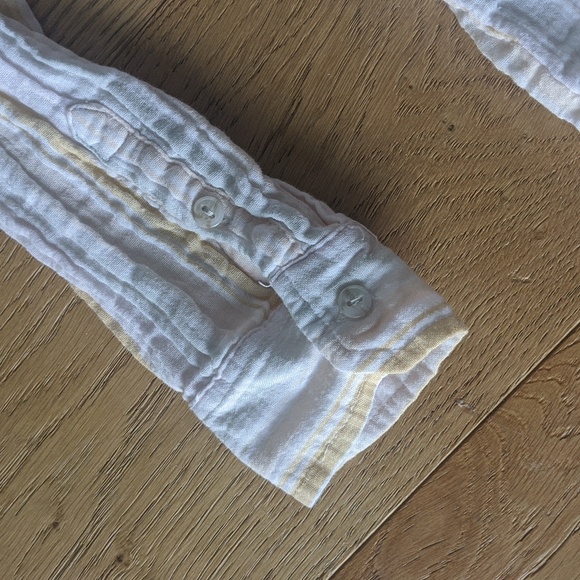 100% cotton striped button up shirt. Size xsmall - Picture 4 of 6